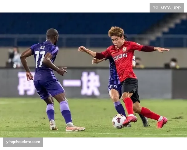 “停车场守卫者”：克莱蒙球迷俱乐部组织业余联赛低位防守战术研讨会